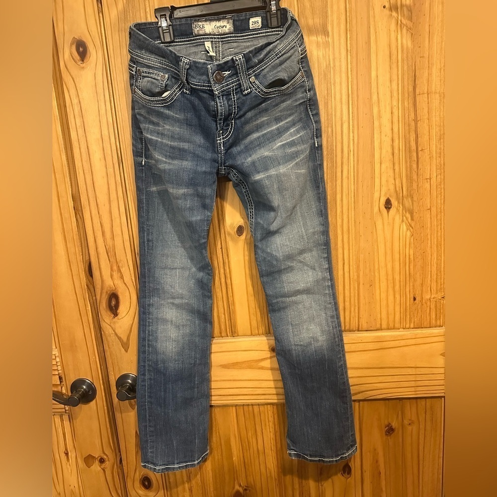 BKE Straight Leg Jeans in Medium Blue